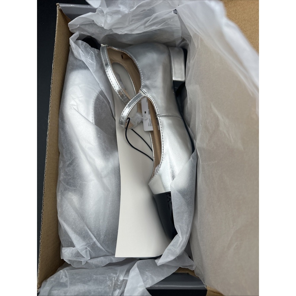 Liz Claiborne Flori‎ Women's Ballet Flats Cap Toe Silver Multi Sz 5.5 M - Picture 2 of 7